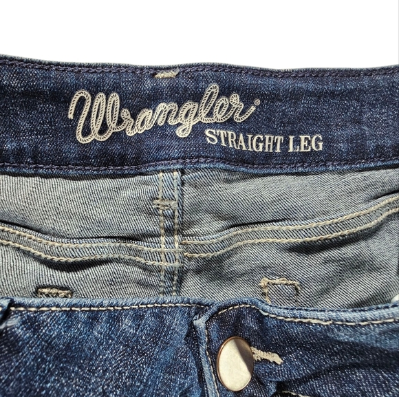 Wrangler Straight Leg Blue Jeans with Vintage Wash Size 15/16 × 32 - Picture 3 of 6
